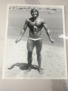 Vintage Large 8x10 Photo Bodybuilding Beefcake Flexing Muscles Beach California - Picture 1 of 1
