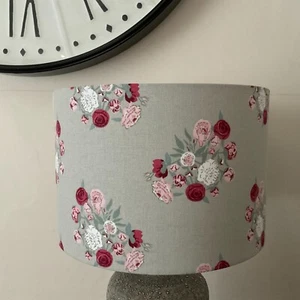 Nueva pantalla hecha a mano en Reino Unido - Tela Sophie Allport Peony Blossom - Imagen 1 de 2