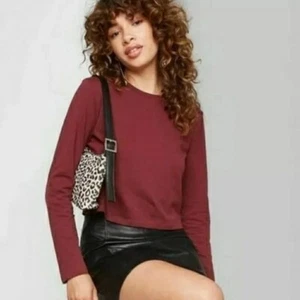 Camiseta corta para mujer mediana WILD FABLE borgoña cuello redondo manga larga, nueva con etiquetas - Imagen 1 de 6