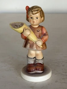 Goebel Hummel Club A Sweet Offering Figurine 549/3/0 3 1/2 Inch 1992 Vtg - Picture 1 of 7