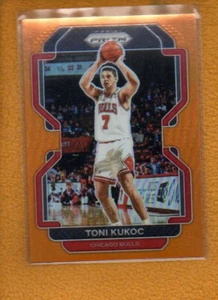 Toni Kukoc 2021-22 Panini Prizm Basketball Prizms Arancione #247/49 - Foto 1 di 2