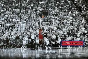 MJ Sinks His Last Shot NBA 1998 Finals Poster - Afbeelding 1 van 1