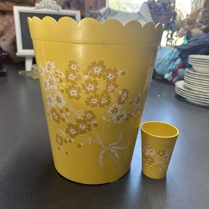 70er Ransburg Retro Shabby Mülleimer & Tasse Gänseblümchen Blumen Abfalleimer Bad - Bild 1 von 5
