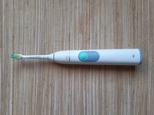 Philips Sonicare Schallzahnbürste mit 5 kompatiblen Ersatzbürsten - Bild 1 von 4