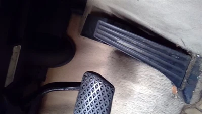 BMW 650I CONVERTIBLE 2006 4,8 L, automático, tracción trasera acelerador pedal de gas 482446 Foto 1 de 4