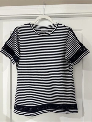 JOSEPH A. CAMISETA MANGA CORTA BORDADA ENCAJE INSERTADO RAYAS AZUL Y BLANCO PEQUEÑA Foto 1 de 4