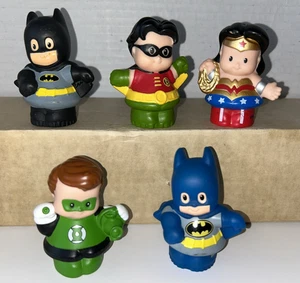 Mattel Fisher Price Little People lotto di 5 supereroi Batman Wonder Woman Robin - Foto 1 di 12