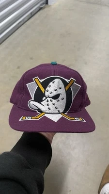 Gorra Anaheim Ducks Vintage Snap-Back Púrpura, NHL Hockey Años 90 Foto 1 de 4