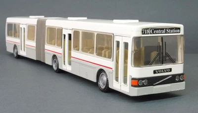 NZG 311 Volvo B10M bus articolato scala 1/50 porte apribili e ruote sterzanti - Immagine 1 di 4