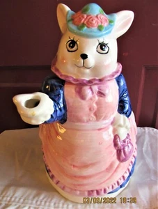 Mrs Kitty Teapot - Picture 1 of 12
