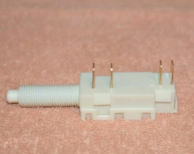 Interruptor de luz de freno de carrocería cuadrada Chevy GMC Trucks 1969-1990 CHEVY Cars 1967-1991 Foto 1 de 4