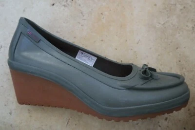 New Dark Olive Rubber TRETORN Waterproof Wedge Style Bootie Boots Heels 8.5 - Image 1 of 4