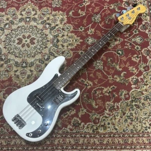 *CLEAN* Fender Player2 White-ish Precision Bass 3.88kg W/GB - Picture 1 of 12