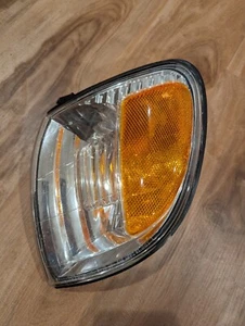 2000-2004 Toyota Tundra Except Double Cab Cornerlight DRIVERS/LEFT/LH Side - Picture 1 of 3