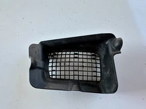 For BMW E90 OEM leaf grill Left Driver 9267637 water E93 325i 330i 328i 335i - Picture 1 of 5