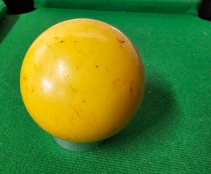 Vintage Ersatz Billard Pool Ball 2 1/4" Durchmesser Standard vergilbt Queueball # - Bild 1 von 5