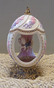 THE FRANKLIN MINT SPIELUHR FABERGE EI PFERD ROSEN & KRISTALLE - Bild 1 von 5