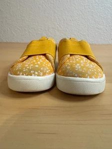 Osh Kosh B'gosh Kleinkind Mädchen Turnschuhe gelb geblümt Größe 6M - Bild 1 von 18