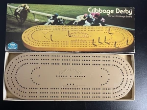 Vintage Kunststoff Cribbage Derby Cribbage Brett mit Box 1974 Milton Bradley - Bild 1 von 7