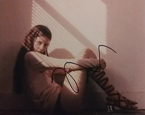 Mia Goth - Pearl - signiert 8x10 - Bild 1 von 1