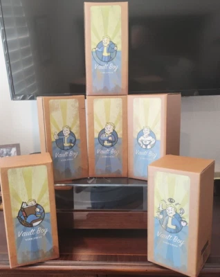 RARO Fallout (7") Tall VaultBoy Bobblehead - esclusivo commemorativo LOTTO 6 di 6 - Immagine 1 di 4