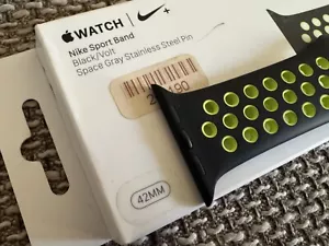 Original Apple Nike Sport Band - Black/Volt - S/M + M/L 42/44/45/46mm MQ2Q2AM/A - Bild 1 von 3