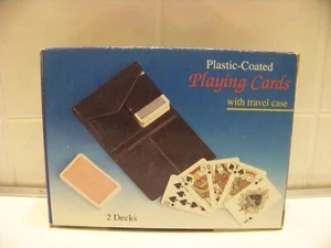 Carte da gioco rivestite in plastica con custodia da viaggio NOS 2 mazzi sigillati e custodia da viaggio - Foto 1 di 3