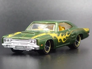 1969 69 DODGE Coronet Super Bee Verde 1:64 Scala da Collezione Modellino Car - Foto 1 di 9