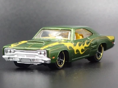 1969 69 DODGE Coronet Super Bee Verde 1:64 Scala da Collezione Modellino Car - Immagine 1 di 4