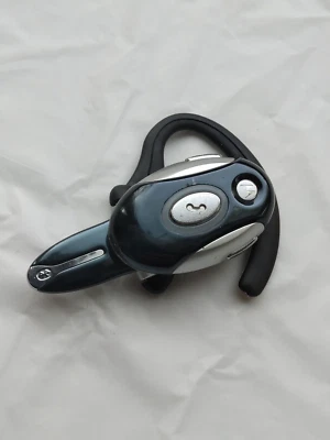 Motorola H700 Autoflip boom earpiece EarHook Headset wireless Bluetooth earphone - Image 1 of 4