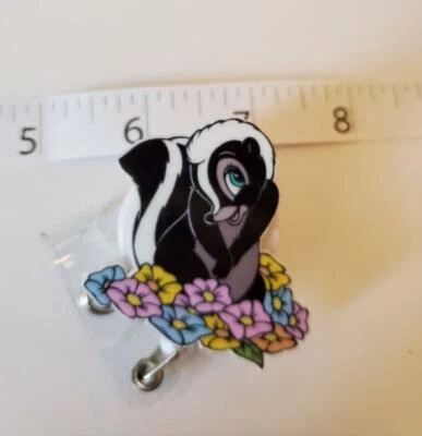 BAMBI, FLOWER THE MOFETA, Carrete Insignia Disney, Maestro, Enfermera, Insignia de Identificación, LINDA Foto 1 de 2