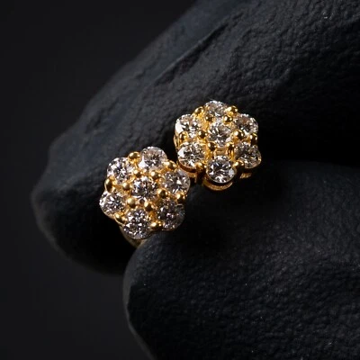 Aretes pequeños de oro amarillo de 10 quilates auténticos con racimo de flores de diamantes naturales Foto 1 de 4