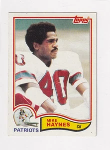 ERROR WRONG BACK 1982 Topps Football - Front Mike Haynes, Back Ozzie Newsome - Bild 1 von 2