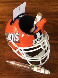 University of Illinois SCHUTT MINIHELM SCHREIBTISCH-CADDY (6,5”x5,5”x4,5”) mit IL-Stiften - Bild 1 von 17
