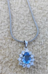Halskette und Ohrringe aus 585 Weißgold mit Aquamarin und Diamanten - Bild 1 von 11