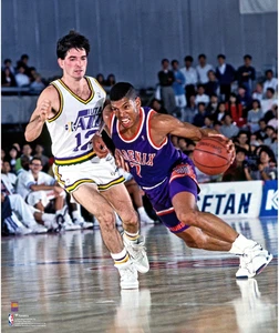 Kevin Johnson Phoenix Suns Unsigned Dribbling vs Johnson Stock Photo - Picture 1 of 1