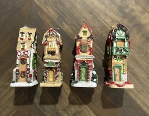 Raro lotto di 4 casette villaggio di Natale in ceramica apertura 3D incernierate vintage - Foto 1 di 12