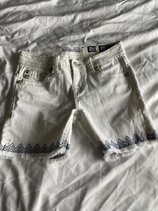 Bermudas bordadas Miss Me Girls blancas barridas 12 JK7785D3 usadas en excelente estado - Imagen 1 de 12
