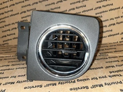 AR33-63044B88-A 2010-2014 Ford Mustang painel lateral de passageiros acabamento de ventilação ar CA - Imagem 1 de 4