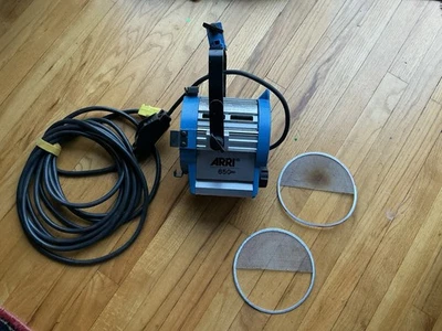ARRI 650 Plus Stage Light Studio Lighting Spot Light 650 Watts With 2 Shades - Image 1 of 4