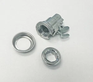 66-67 Chevelle El Camino Glove Box Lock Housing Case Bezel Chrome Nut Assembly - Foto 1 di 1