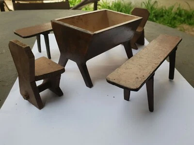 Mobilier de maison poupée XIX°, jouet ancien 2 tables longues 2 chaises 1 petrin - Photo 1/4