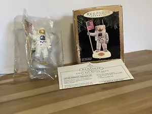 VTG Hallmark Ornament "The Eagle Has Landed" Magic Voice & Lights Neil Armstrong - Picture 1 of 16