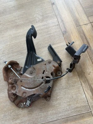 05-09 Ford F250 F350 Super Duty Pedal de freno eléctrico Conjunto de estacionamiento de emergencia Foto 1 de 4
