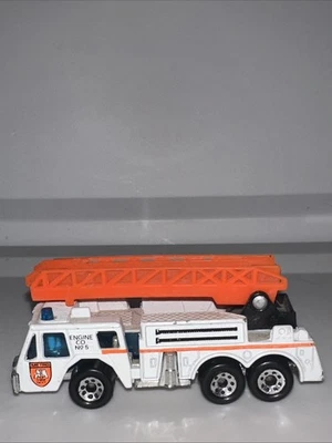 Camión de bomberos Matchbox 1982 escalera extensible blanco Foto 1 de 4
