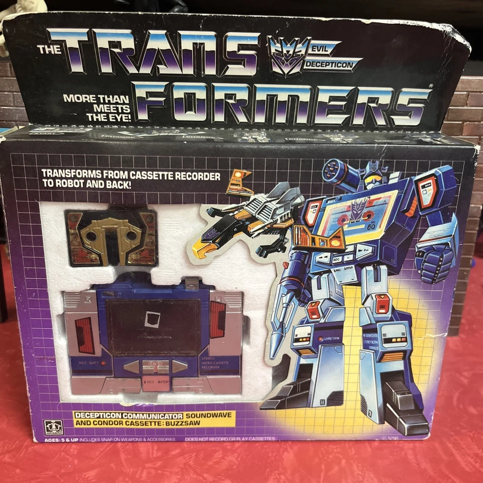 Figura de acción Transformers 1984 CompletSoundwave & Buzzsaw con caja e inserto de colección Foto 1 de 4
