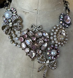 Collar Betsey Johnson Flecha de Cupido Corazón Arco Cristal Vintage Raro Perla Rosa - Imagen 1 de 10