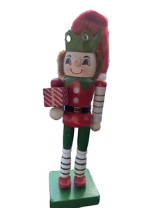 Elf holding Present Nutcracker Collectible Christmas Decor, Rare New - Foto 1 di 4