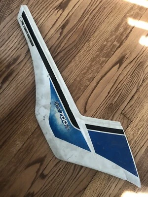 Cubierta lateral del cuadro lateral derecho Suzuki GS700E 47111-06A00 GS 700 blanco/azul Foto 1 de 4