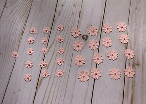 Flores de papel rosa - Juego de (32) troquelados de papel #53 - Imagen 1 de 3